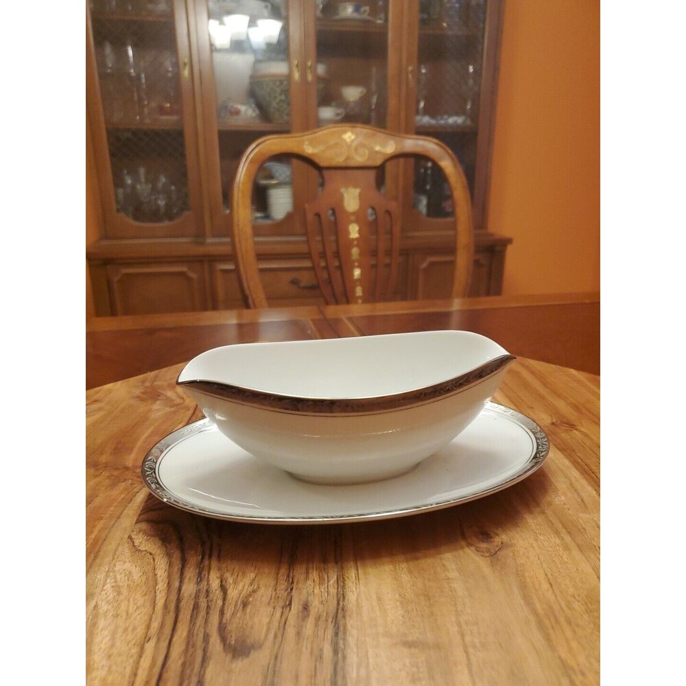 Gravy Boat with Attached Underplate Silvester by NORITAKE